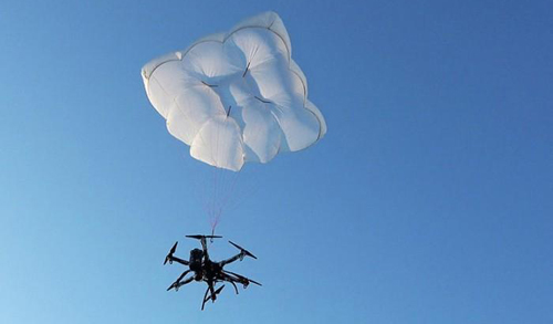 可保障下降安全 无人机救援降落伞亮相法兰克福