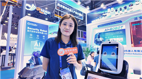 派宝机器人亮相深圳第27届高交会人工智能展馆 派宝机器人亮相深圳第27届高交会人工智能展馆