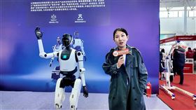 北京人形機(jī)器人攜天工2.0亮相北京國際人工智能應(yīng)用與機(jī)器人創(chuàng)新博覽會(huì)