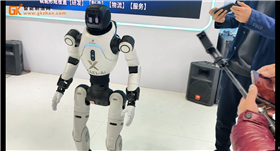 智元機器人攜核心產品亮相北京國際人工智能應用與機器人創新博覽會