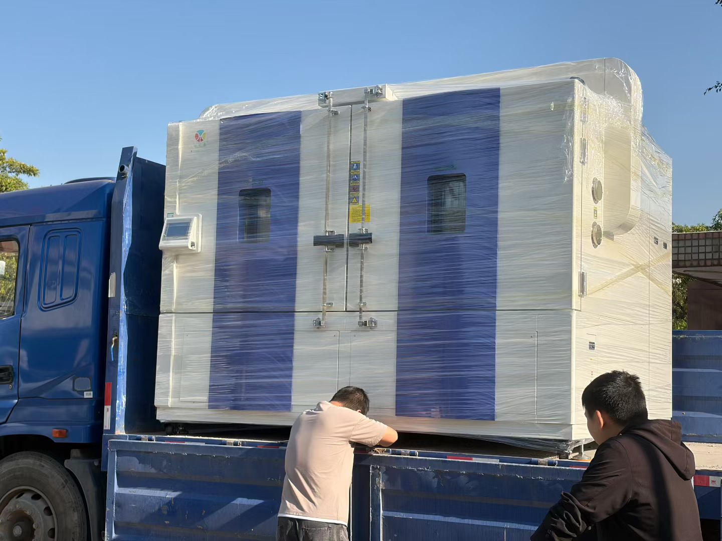 東莞皓天試驗設備一批大型冷熱溫控試驗箱順利交付深圳客戶